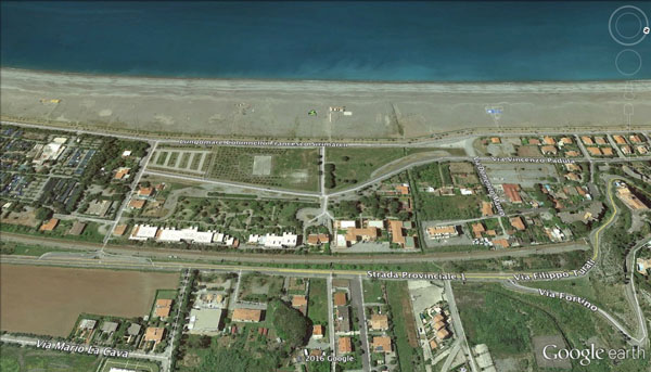 L'area in cui si trova il suolo demaniale occupato senza titolo (foto: Google Earth)