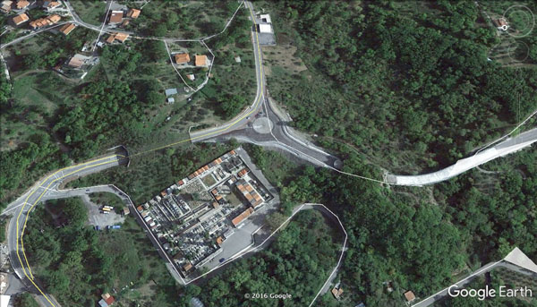 Il punto di innesto alle porte dell'abitato di Lauria. (foto: Google Earth)
