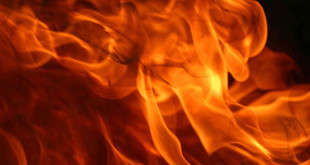 Lido di Scalea distrutto incendio automobile in fiamme
