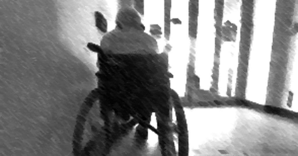 anziano rotelle sedia violenza