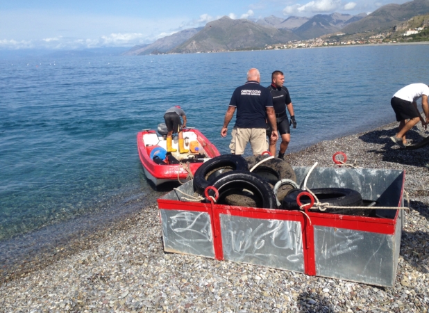isola dino fondali pulizia rifiuti ditta