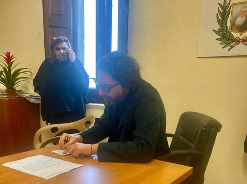 Porto di Paola Giovanni Politano firma convenzione