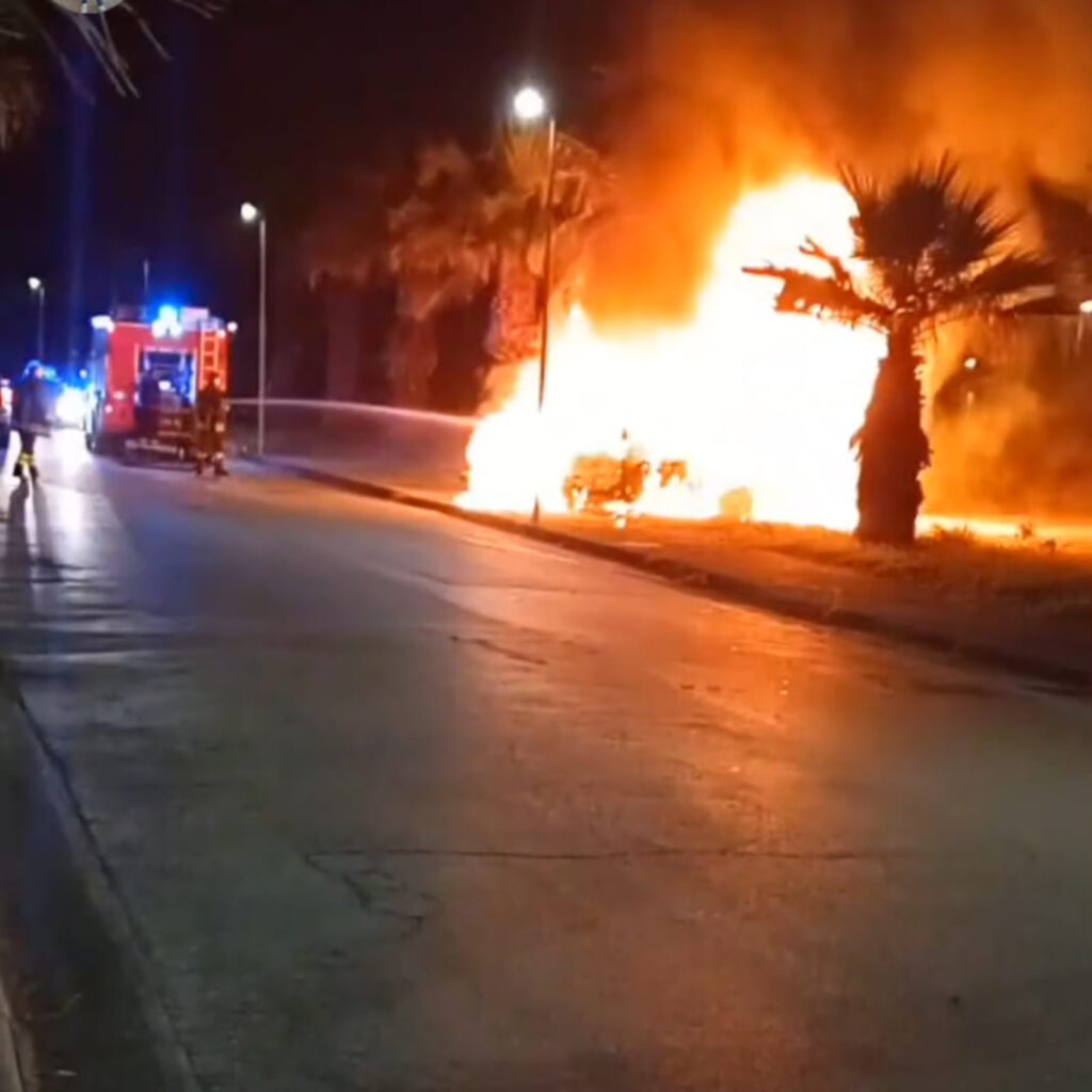 veicolo incendiato praia a mare lungomare