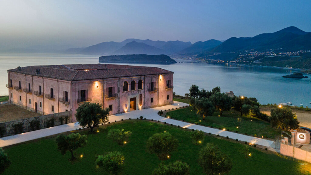 Palazzo dei Principi Lanza di Trabia San Nicola Arcella dimora di lusso