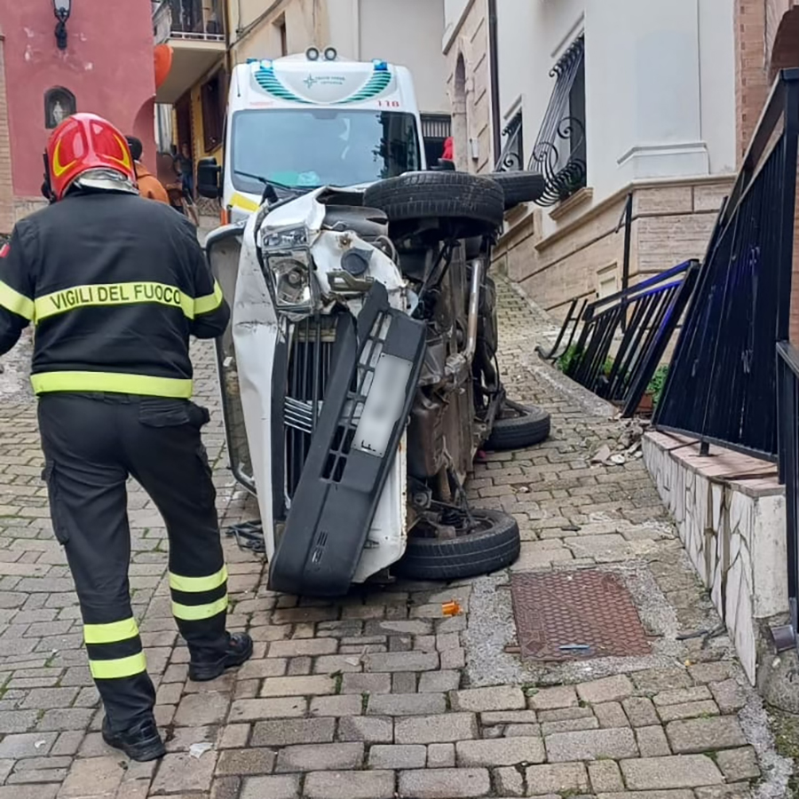 auto riibaltata santa maria del cedro