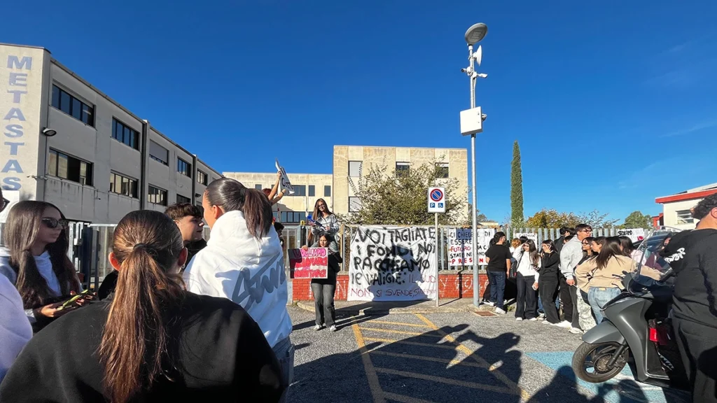 Scalea (Cs) | Lunedì 19 ottobre 2026 | Protesta studenti liceo Metastasio di Scalea