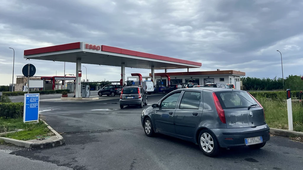 protesta tir tirreno cosentino Distributore di carburante file scalea